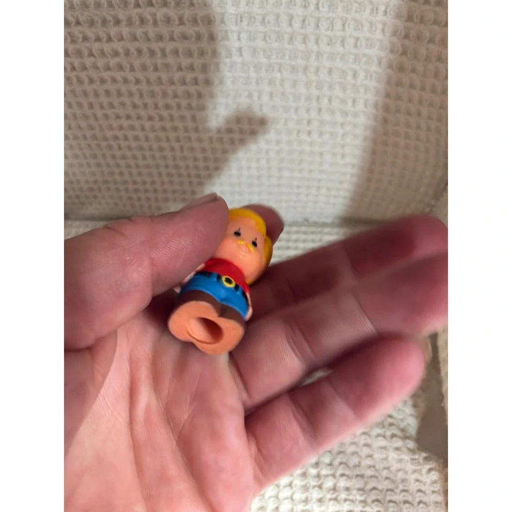Vintage Unisex Tomy Pocket Toy Figure‎ 1.5in Red Blue 1977